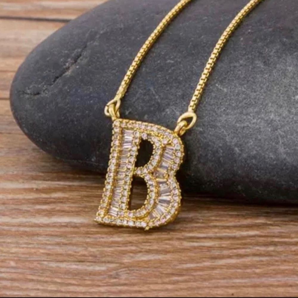 INITIAL LETTER “B” NECKLACE
